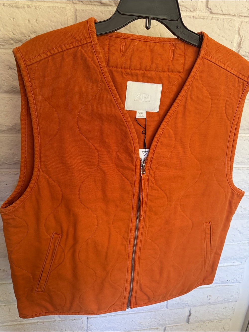 Zara men’s Bright Orange Quilted Sleeveless Vest Medium